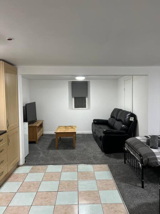 Studio Flat Twin - Town Centre Merthyr Tydfil Exterior foto